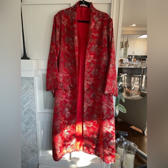 Red Satin Chinese Robe or Kimono - Picture 4 of 10